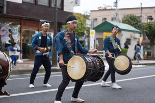 発信力を強化　演奏をする宥喜さん