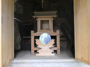 奥玉神社社殿の中