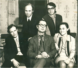 Іван Низовий з Йосипом Курлатом і сіверськодонецькими літераторами. 1975