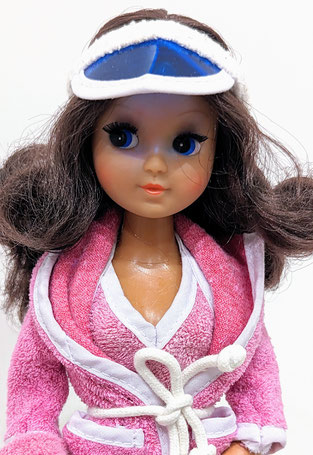 Brunette Florida Fleur with Ballerina facemold.