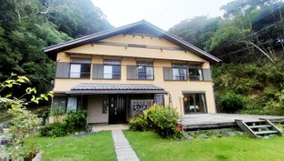 <img src="katsuura-hotel.jpg" alt="勝浦市海が見える売りホテル。旅館業許可・飲食業許可あり、投資や一棟貸しリゾートに最適な仲介物件。">