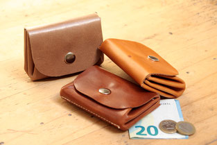 KHAFFEE ®   Manufaktur für nachhaltige Taschen und Geldbeutel: In Deutschland hergestellte Taschen und Geldbeutel ohne Plastik. Minimalistisch, hochwertig, nachhaltig, funktionell. Khaffee ist ein Online - Shop für handgefertigte Geldbeutel und Taschen. H