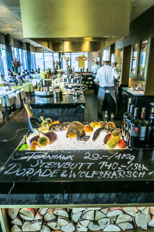 Restaurant CLOUDS Kitchen Zurich prime tower
