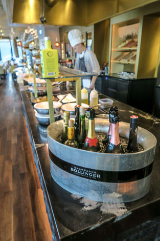 Restaurant CLOUDS Kitchen Zurich prime tower