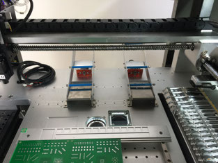 SMALLSMT LYNX up to 4x Vibration feeder on North side