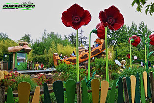 Verrückter Baum Zierer Kontiki Holiday Park plopsa Freizeitpark Attraktion