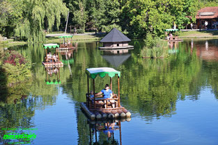 Floßfahrt Mack Rides Tow Boat Ride Bootfahrt Heide Park Resort Soltau Niedersachsen Freizeitpark Themepark Colossos Achterbahn Attraktionen Park Plan Adresse Infos Bilder Show