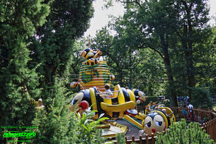 Bee Jet Bienenkarussell I. E. Park Bee Jet Ride Karussell Tier Freizeitpark Thüle Friesoythe Niedersachsen Attraktionen Adresse Map Guide Park Plan Achterbahn Rollercoaster Tiere Fahrgeschäfte Infos 