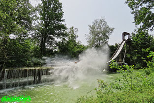 La Riviere Sauvage Log Flume Mack Rides Reverchon Wildwasser bahn Wild Wasser Walygator Grand Est Parc Freizeitpark Frankreich France Metz Attraktionen Park Plan Map Guide Anfahrt Attraktionen Fahrgeschäfte Achterbahn Coaster Info