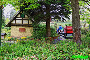 Hochzeitsreise Metallbau Emmeln Oldtimerfahrt Erlebnispark Tripsdrill Cleebronn Baden Württemberg Freizeitpark Themepark Wildpark Attraktionen Fahrgeschäfte Park Plan Parkplan Map Guide Anfahrt Adresse Achterbahn 