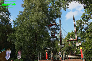 Seilbahn Skydive Sunkid Heege Inno Tier Freizeitpark Thüle Friesoythe Niedersachsen Attraktionen Adresse Map Guide Park Plan Achterbahn Rollercoaster Tiere Fahrgeschäfte Infos 