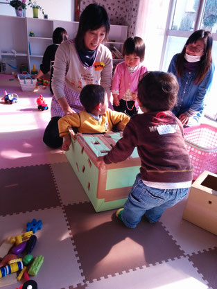 ダンボールは遊び方も十人十色のおもちゃ!