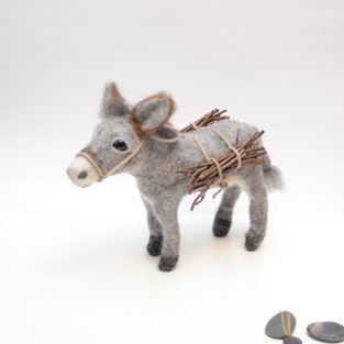 Esel Krippenfigur, Filztiere, gefilzter Esel, Marias kleiner Esel, Esel nadelgefilzt, Waldorffigur, Waldorf Tier, Waldorfpuppe, Esel, Home Decor, Weihnachtsfigur, Weihnachten, Esel Krippe,  realistischer Esel,