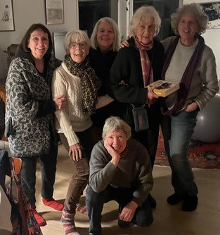 Von links nach rechts: Angelika Zöllmer-Daniel, Evi Grotrian, Doris Christiansen, Magdalene Hoffmann, Christiane von Ahlften, hockend: Eva Bruns; fehlend: Angela Reinhard