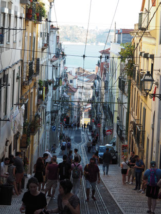 Blick von unserem Supermarkt auf den Tejo in Lissabon, Portugal