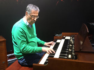 Ägidius Engel an der Hammond XK-5 auf der Frankfurter Musikmesse 2017