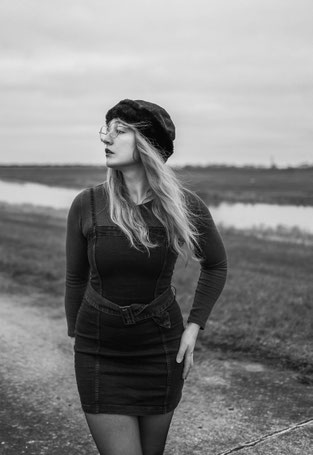 Authentisches Selbstporträt in Schwarz-Weiß – Portraitfotografie Altmark