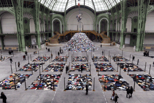 Christian BOLTANSKI, Monumenta, "Personnes", Installation 2010