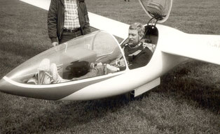 Klaus Lindenmaier vor dem Erstflug mit der reparierten DG 100