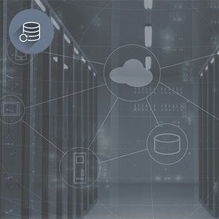 Serverraum mit vernetzten Cloud- und Datenbank-Symbolen – steht für DSGVO-konforme Datensicherung und Backup im deutschen Rechenzentrum.