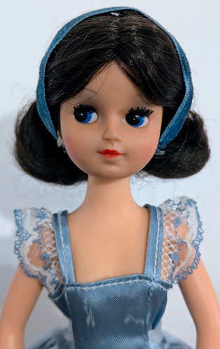 Early blue Ballerina with Ballerina facemold, head is very small and hart.