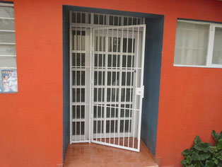 Protección para puerta de aluminio en cuadrado sólido "HERRERÍA ESPECIALIZADA MORON" (Jesús Morón)