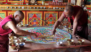 Sandmandala im Kloster Thikse in Ladakh