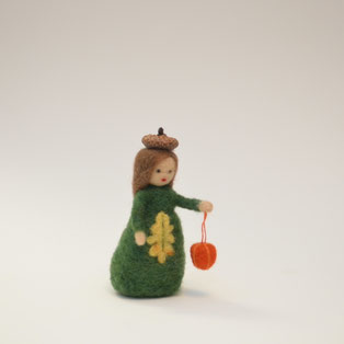 Eichenkind , Puppenspiel Figur, Blumenkinder gefilzt , Jahreszeitenpüppchen, Filzfigur, Filzpüppchen für den Jahreszeitentisch, Jahreszeitentisch, Waldorf Kindergarten, Waldorf Jahreszeitentisch, Eichenkind, Blumenkind,  Jahreszeitenkinder aus Filz