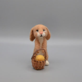 Osterhase, Osterhase mit Korb, Osterhase Deko, Filzosterhase, Ostern Deko, süsser Osterhase, Osterhase mit Körbchen, Hase nadelgefilzt, Filztiere, Geschenkidee Ostern, Hase aus Filz