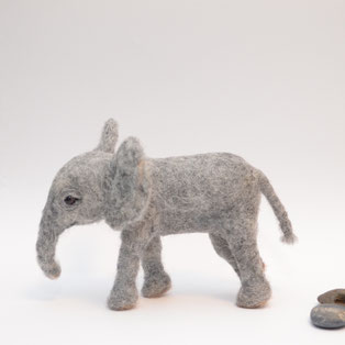 kleiner Elefant, Filz Elefant, Elefant, Elefant gefilzt, Elefant aus Filz, Elefant Filztier, Filzelefant, Filztier Elefant, gefilzter Elefant, Deko Elefant, Elefant Nadelgefilzt, Figur Puppenspiel, Geschenk Elefantliebhaber, Afrikanischer Elefant