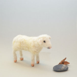 nadelgefilztes Schaf, Krippenfigur Schaf, Krippenfiguren aus Filz, Krippenfiguren, Schaf aus Filz, gefilztes Schaf, Schaf nadelgefilzt, gefilzte Tiere, Tiere gefilzt, Schaf gefilzt, Krippenfiguren Filz, Schäfli, Schäfchen Filz, Lamm