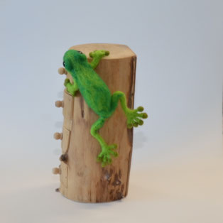 Filzfrosch, Filz, Frosch, gefilzt, filzen, Nadelgefilzt, Filztiere, Filztiere, Deko Büro, Büro, Dekoration, Spielfiguren,  Filzfiguren, Jahreszeitentisch, Unikat, handgemacht,  