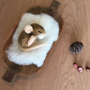 Maus aus Filz, Süsse Filztiere, Filzfigur, Schweiz, Filztier, schlafende Baby Maus Filz, Schweiz, ch, süsse Maus nadelgefilzt, kleine Filztiere, Filztier, Handgemachte Filztiere, Filztiere handgefertigt, Filzmäuschen, Filzfigur, schlafende Baby Maus,