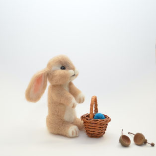 Osterhase aus Filz, Filzosterhase, Filzen, Osterhase gefilzt, Hase Filz, Filzhase, Osterhase gefilzt, Osterhase Deko, Osterhase Deko Filz, Osterhase Wolle, Hase Wolle, nadelfilzen, filzen, Handgemacht, 