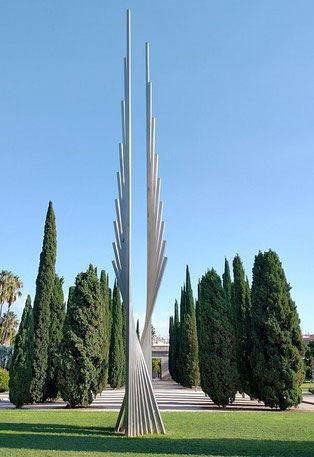 Escultura dedicada al gran escritor valenciano Ausiàs March en los Jardines del Real 