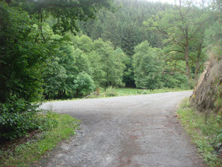 The intersection Millewee and Donkelserwee - view from direction Sonlez Mill. The left turn is the Donkelserwee going to Berlé, right turn goes to Bavigne