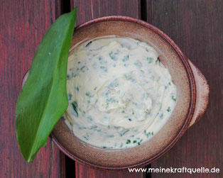selbstgemachte Bärlauchbutter, Essen aus dem Garten, Kraftquelle, Rezepte mit Bärlauch, günstige Rezepte