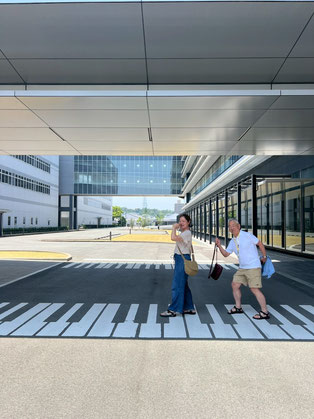 　鍵盤模様の横断歩道　