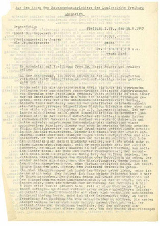Abb. 3: OMGUS Military Tribunal: Berthold Schwarz als Zeuge im Juristenprozess gegen Hermann Cuhorst, Nürnberg, 11.04.1947. Wikimedia Commons, Public Domain.***