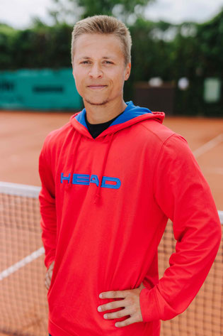 Charly Troschke, Tennistrainer bei Ballplanet und Tennisschule, auch auf Instagram @charlynearlight. Aktiv in Magdeburg und Helmstedt.