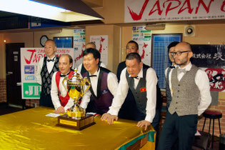 スリークッションジャパンカップ。右端が3位の水内誠ニプロ(JPBF) 撮影:On the hill !