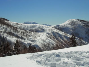 こつぶり山山頂から振り返って取立山