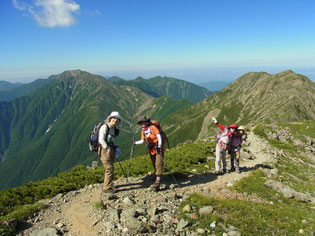 左、小赤石岳＆赤石岳。　右、中岳、前岳