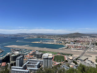 Blick vom Affenfelsen auf Gibraltar