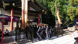 神社でお参り