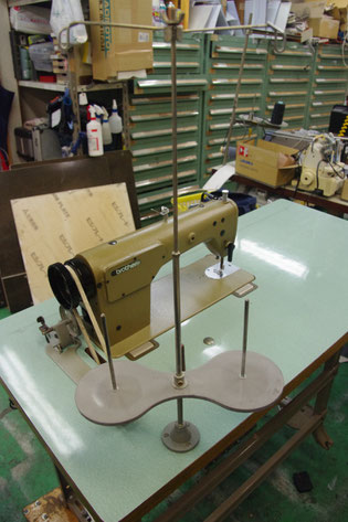 brother DB2-B735 中古工業用本縫いミシン - 新中古工業用ミシン
