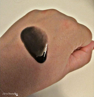 gel doccia schiuma fluido nero,con carbone attivo Equilibra