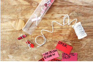Bild: DIY Geschenk Dates im Glas, Valentinstag, Hochzeitsgeschenk, gefunden auf Partystories.de