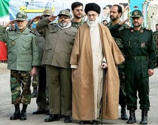 Ayatollah Chamenei afholder parade med lederne af  Basidshmilitserne i Teheran