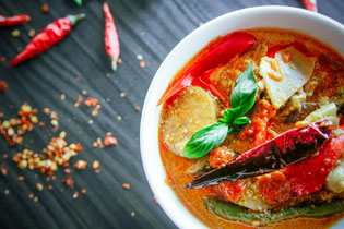 Heißer Eintopf mit scharfen Chilischoten